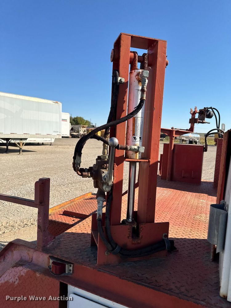 image for item EM2396 1993 International 4900 utility / service truck