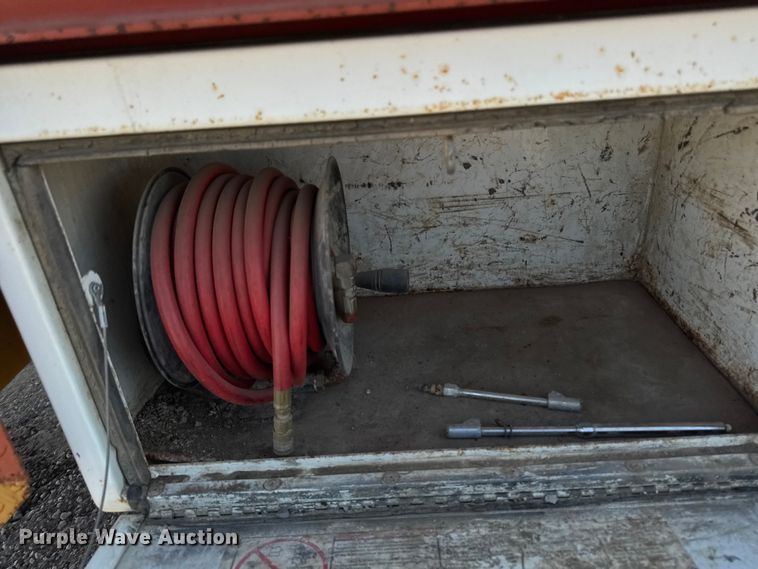 image for item EM2396 1993 International 4900 utility / service truck