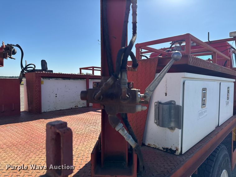 image for item EM2396 1993 International 4900 utility / service truck