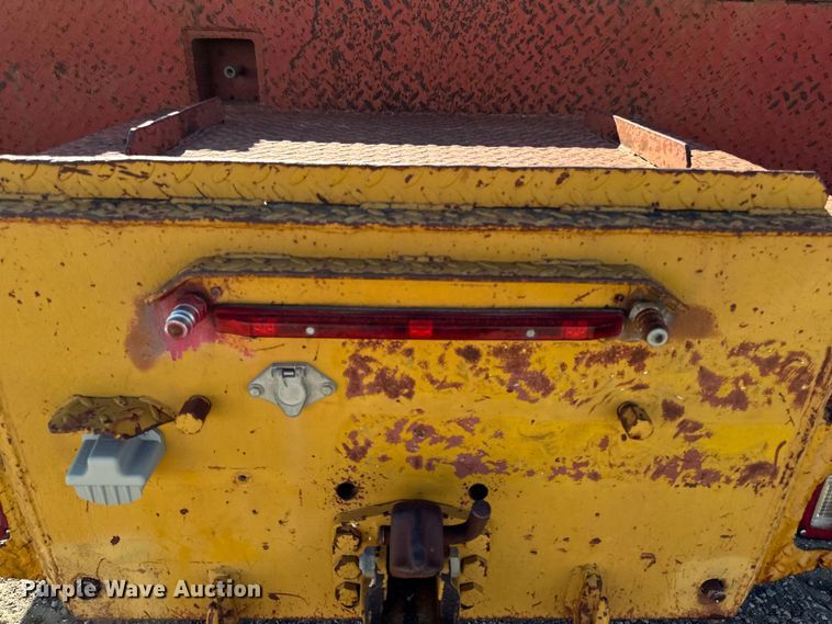 image for item EM2396 1993 International 4900 utility / service truck