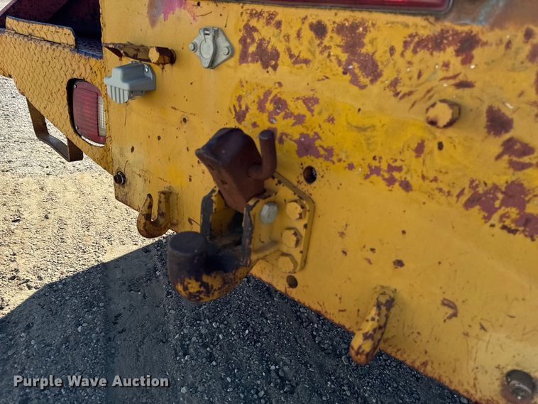 image for item EM2396 1993 International 4900 utility / service truck