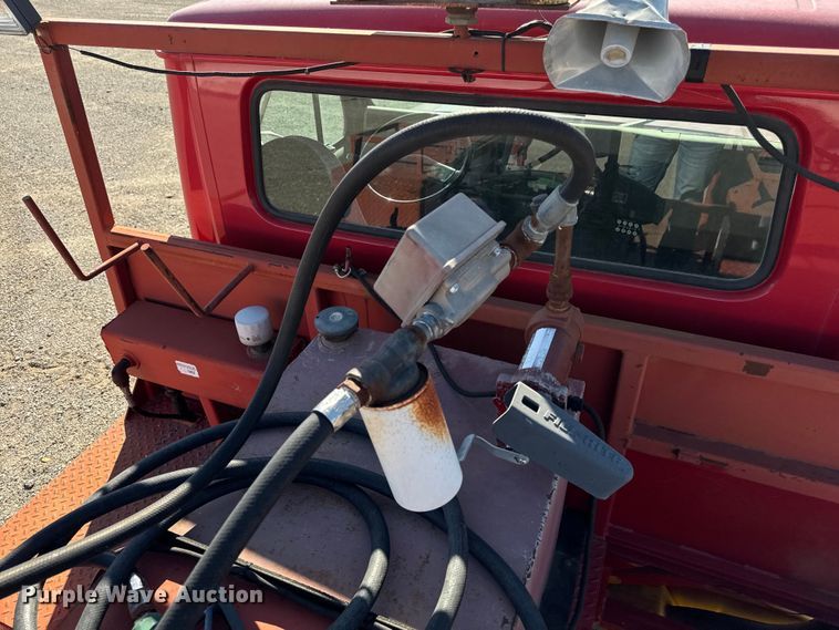 image for item EM2396 1993 International 4900 utility / service truck