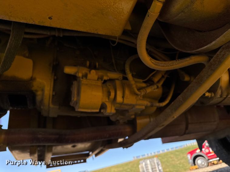 image for item EM2396 1993 International 4900 utility / service truck