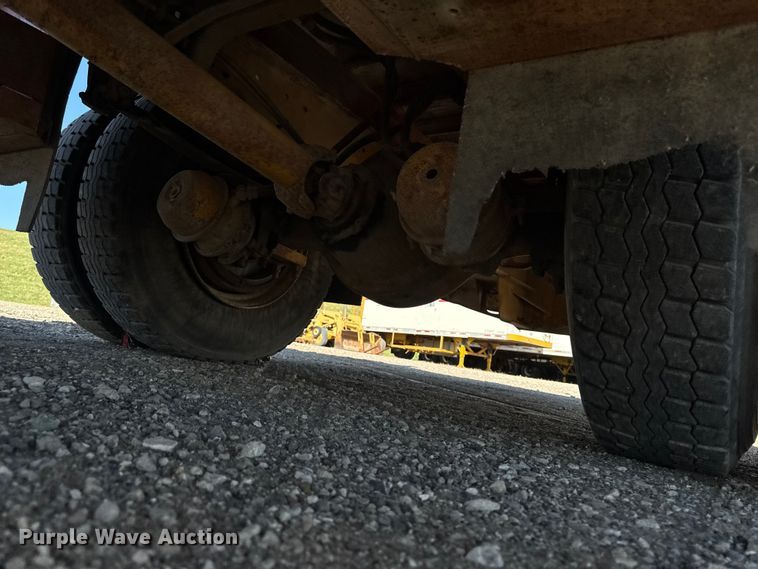 image for item EM2396 1993 International 4900 utility / service truck