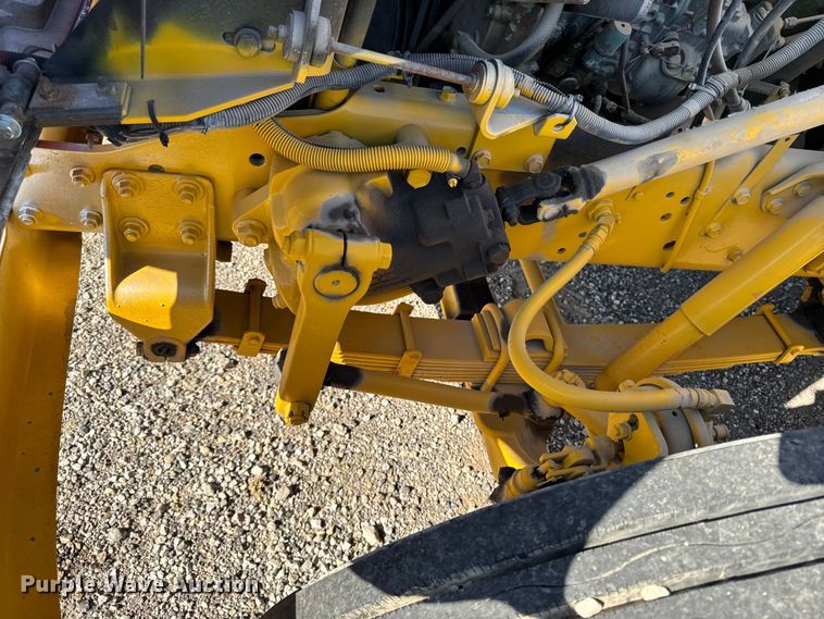 image for item EM2396 1993 International 4900 utility / service truck