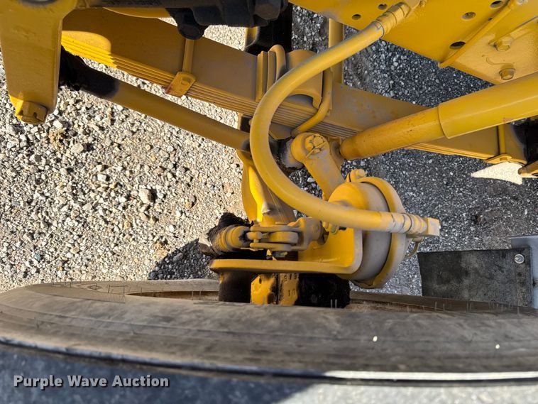 image for item EM2396 1993 International 4900 utility / service truck