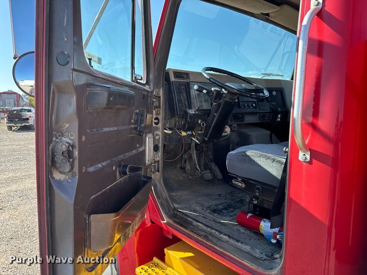 image for item EM2396 1993 International 4900 utility / service truck