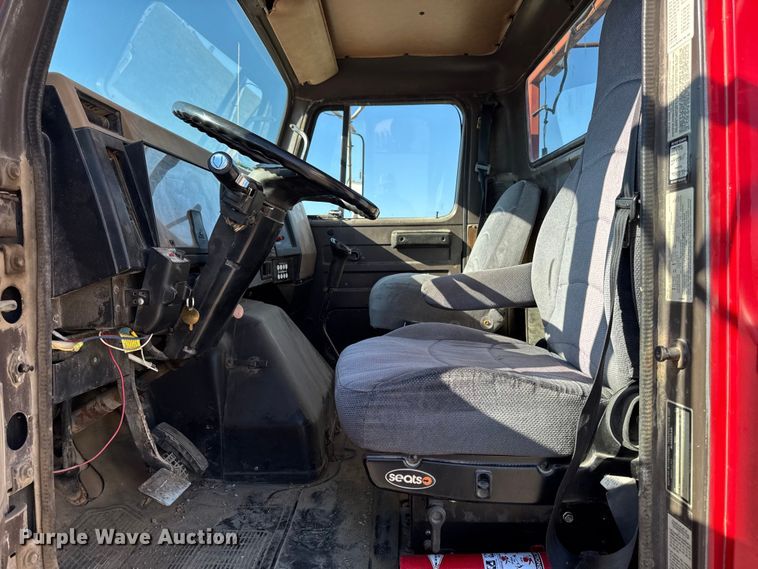image for item EM2396 1993 International 4900 utility / service truck