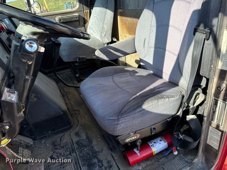 image for item EM2396 1993 International 4900 utility / service truck