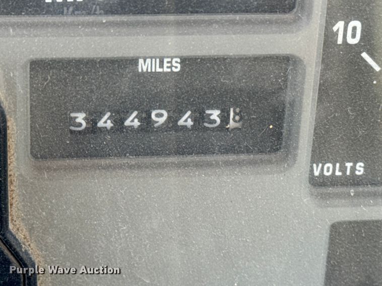 image for item EM2396 1993 International 4900 utility / service truck