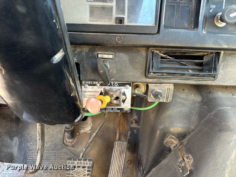 image for item EM2396 1993 International 4900 utility / service truck