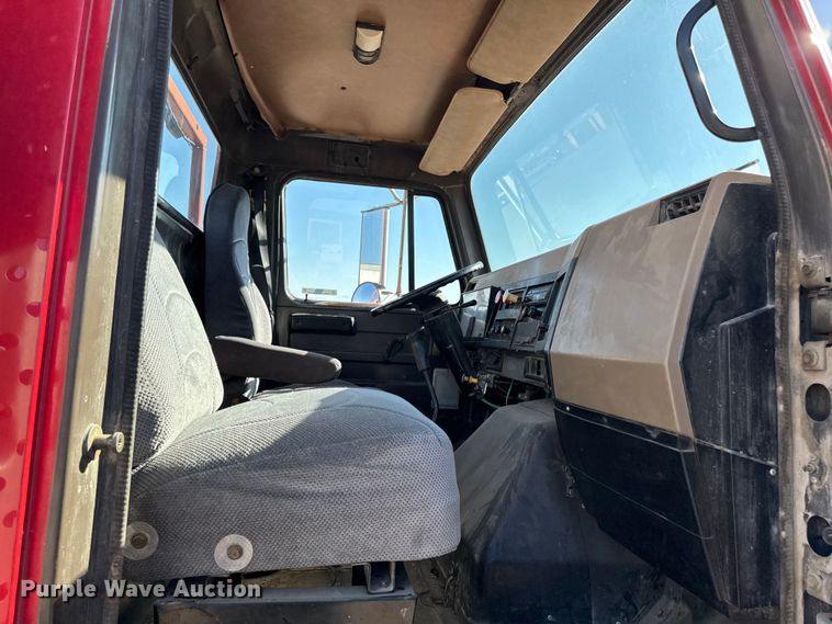 image for item EM2396 1993 International 4900 utility / service truck