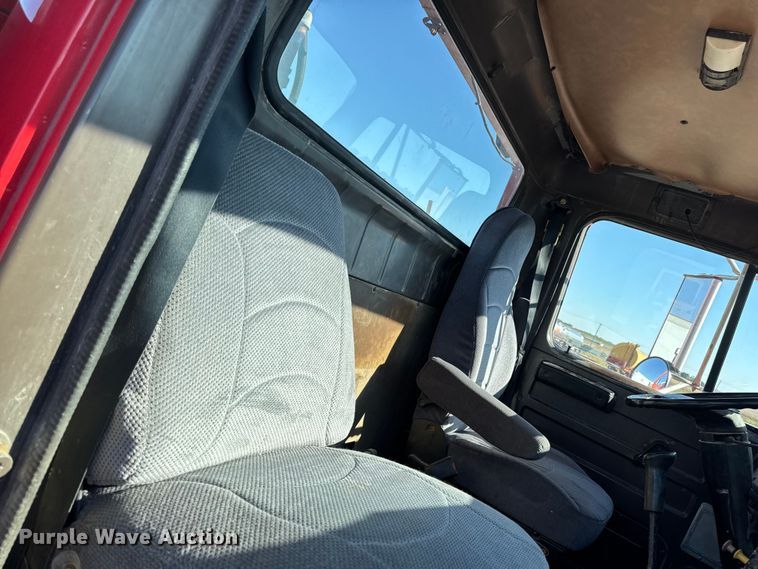 image for item EM2396 1993 International 4900 utility / service truck