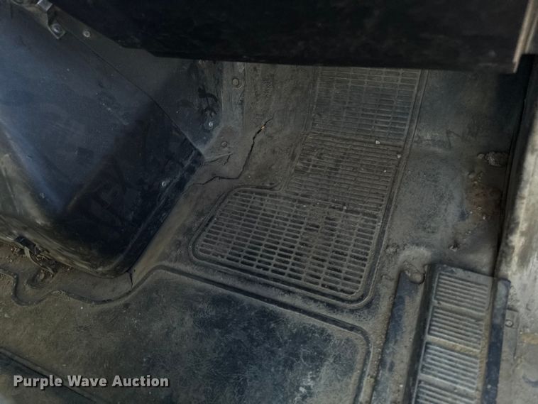 image for item EM2396 1993 International 4900 utility / service truck