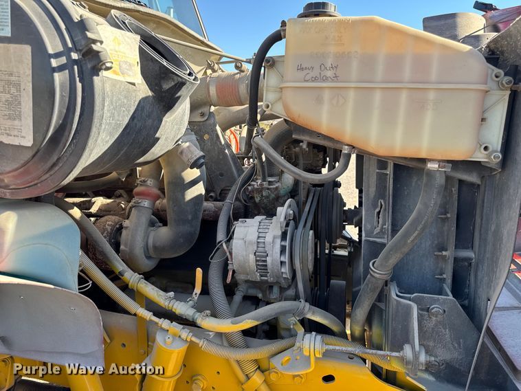 image for item EM2396 1993 International 4900 utility / service truck