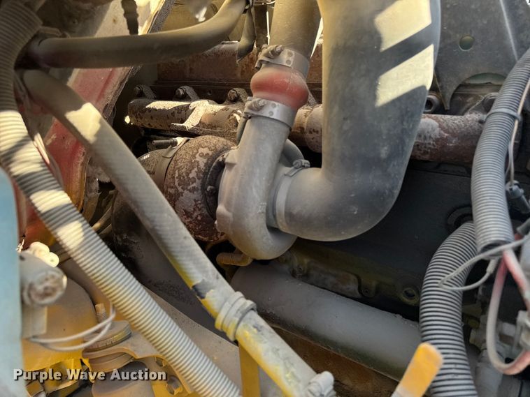 image for item EM2396 1993 International 4900 utility / service truck