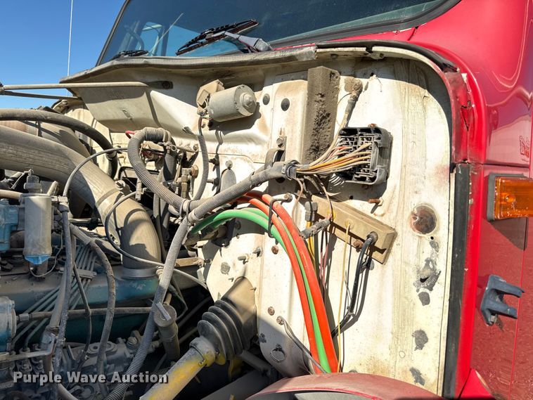 image for item EM2396 1993 International 4900 utility / service truck