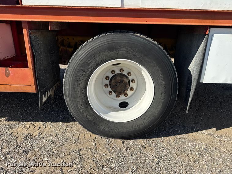 image for item EM2396 1993 International 4900 utility / service truck