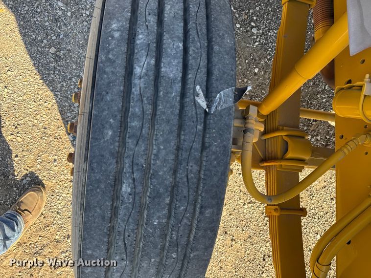 image for item EM2396 1993 International 4900 utility / service truck