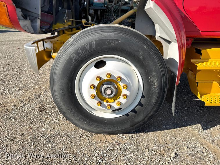 image for item EM2396 1993 International 4900 utility / service truck