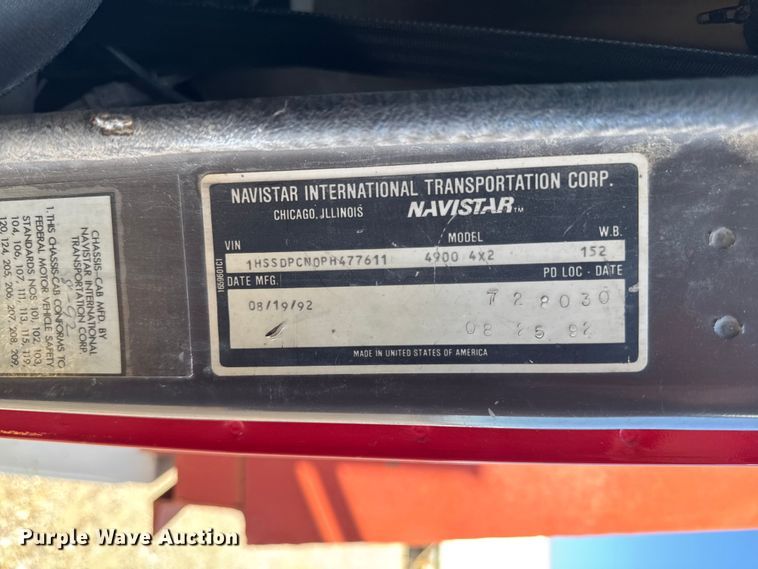 image for item EM2396 1993 International 4900 utility / service truck