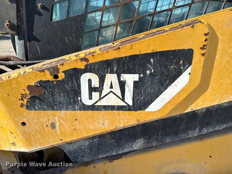 image for item EM2397 2011 Caterpillar 246C skid steer loader
