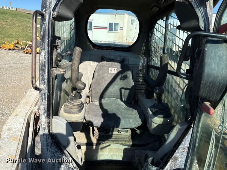 image for item EM2397 2011 Caterpillar 246C skid steer loader