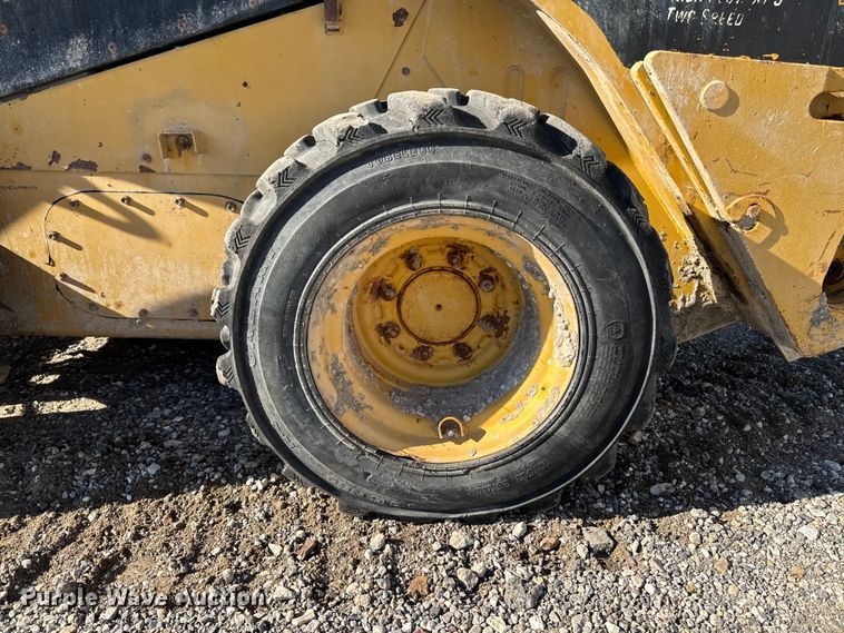 image for item EM2397 2011 Caterpillar 246C skid steer loader