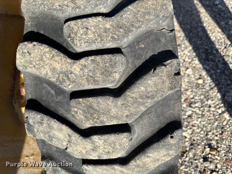 image for item EM2397 2011 Caterpillar 246C skid steer loader