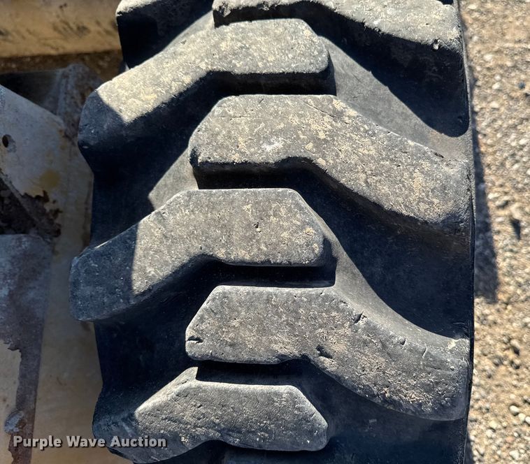 image for item EM2397 2011 Caterpillar 246C skid steer loader