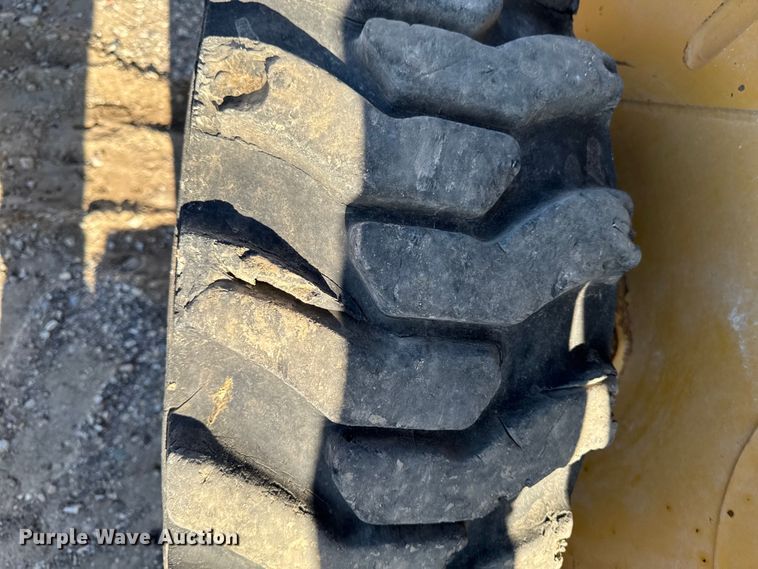 image for item EM2397 2011 Caterpillar 246C skid steer loader