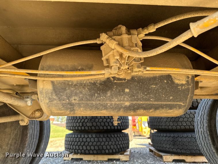 image for item EM2399 1997 Hawkeye  309 end dump pup trailer