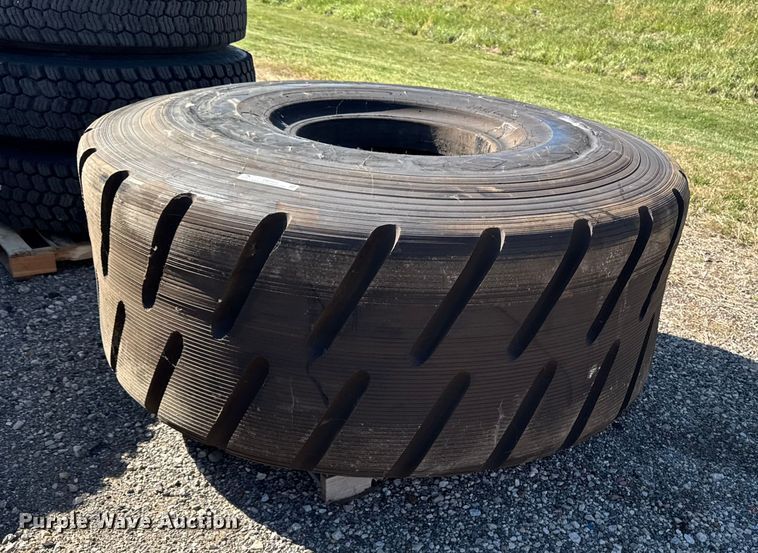 image for item EM2402 Goodyear HRL-3A tire