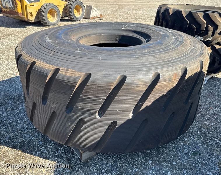 image for item EM2402 Goodyear HRL-3A tire