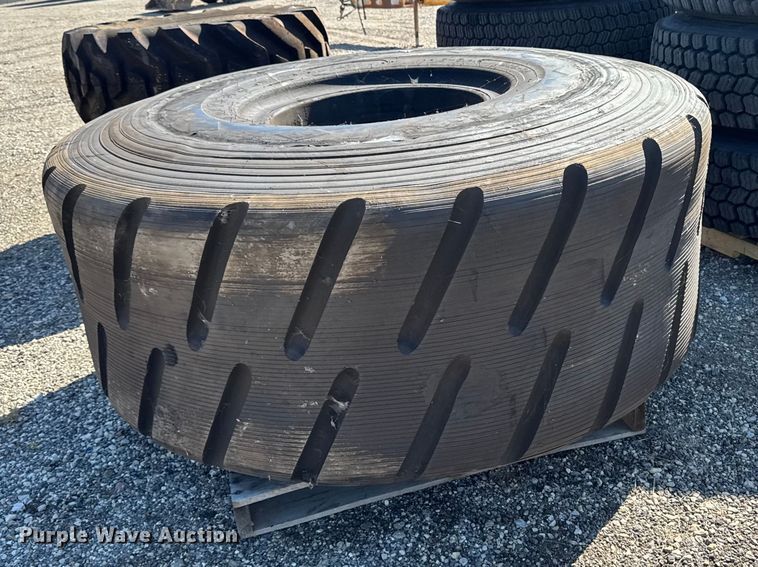 image for item EM2402 Goodyear HRL-3A tire