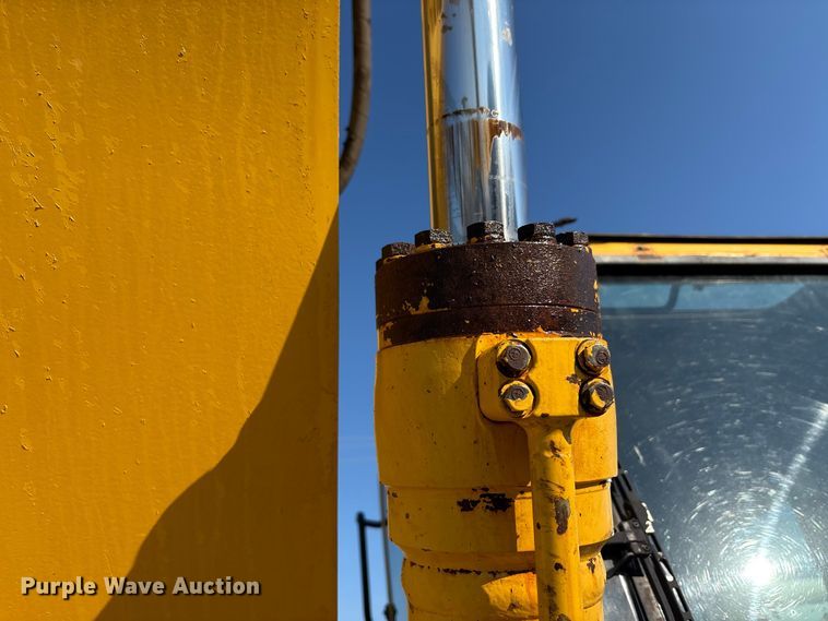 image for item EM6038 2019 Komatsu PC138USLC-11 excavator