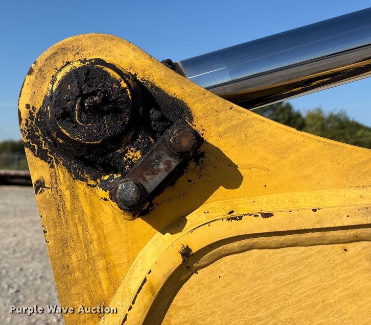 image for item EM6038 2019 Komatsu PC138USLC-11 excavator