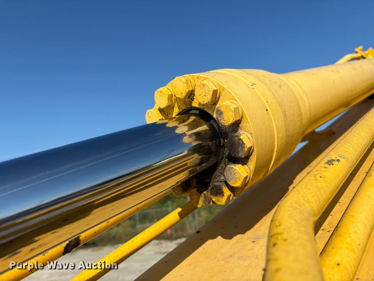 image for item EM6038 2019 Komatsu PC138USLC-11 excavator