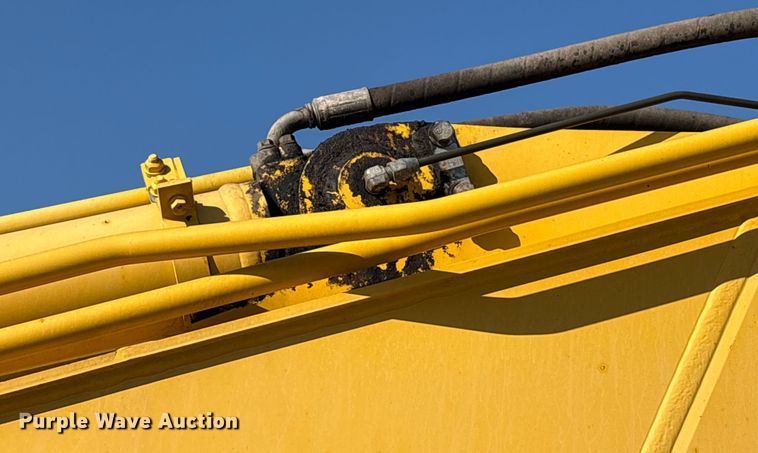 image for item EM6038 2019 Komatsu PC138USLC-11 excavator