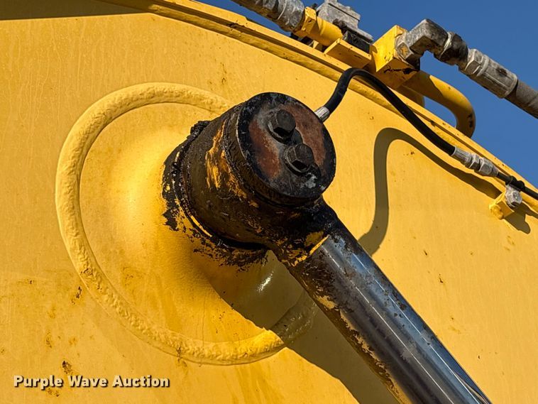 image for item EM6038 2019 Komatsu PC138USLC-11 excavator