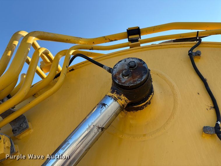 image for item EM6038 2019 Komatsu PC138USLC-11 excavator