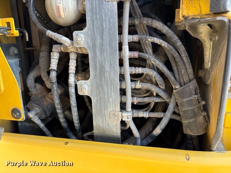 image for item EM6038 2019 Komatsu PC138USLC-11 excavator