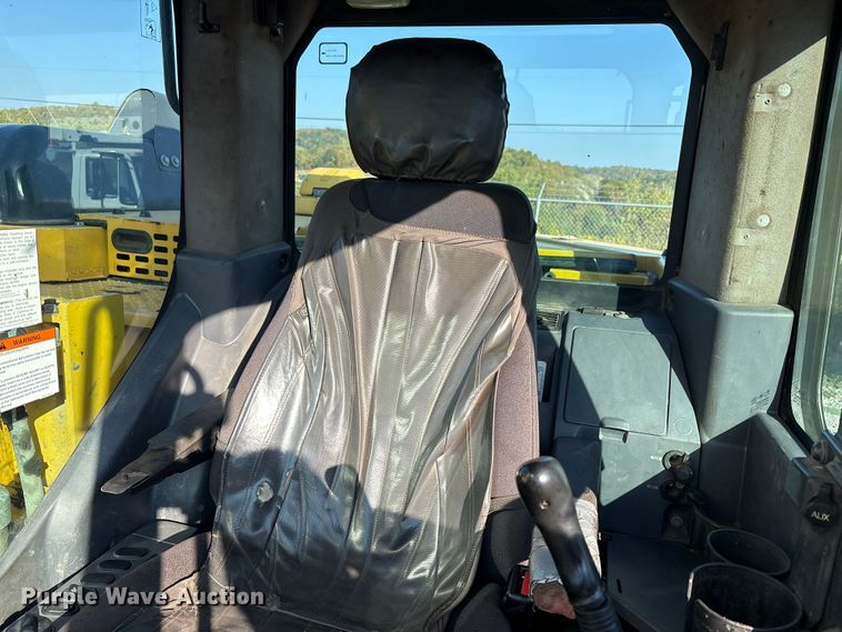 image for item EM6038 2019 Komatsu PC138USLC-11 excavator