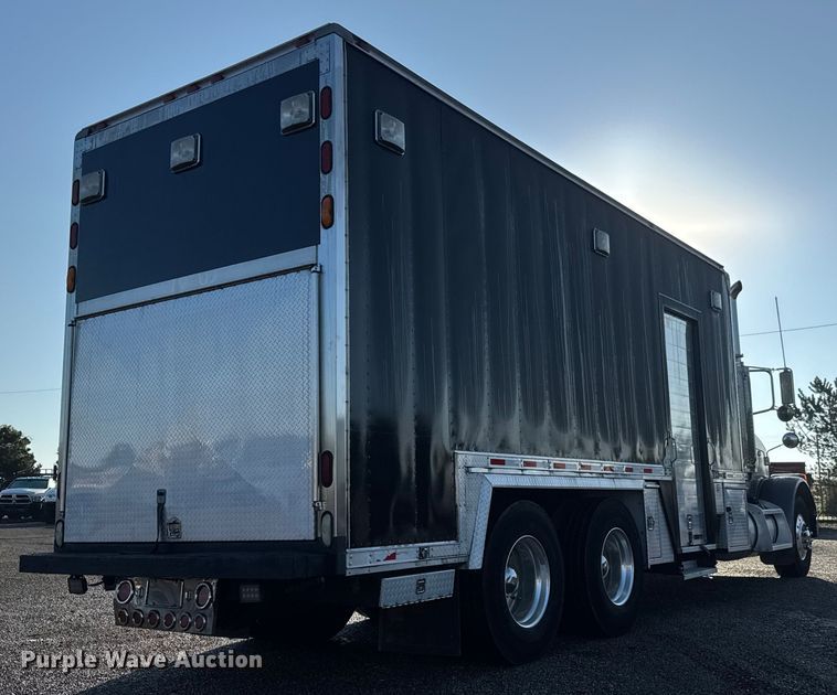 image for item EM8255 2005 Peterbilt 357 fuel / lube truck