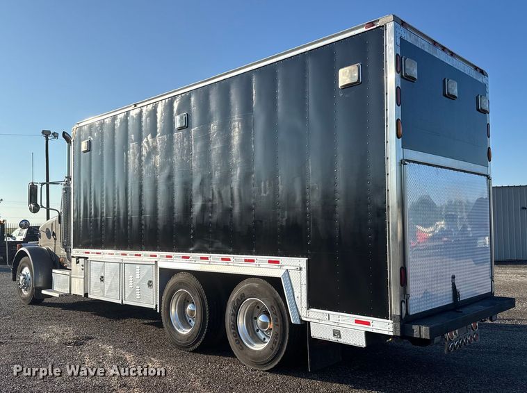 image for item EM8255 2005 Peterbilt 357 fuel / lube truck