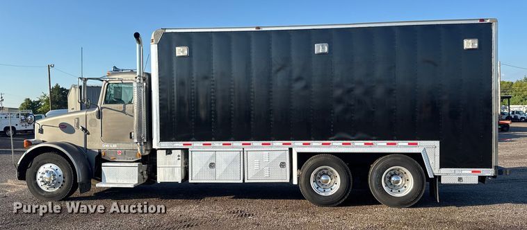 image for item EM8255 2005 Peterbilt 357 fuel / lube truck