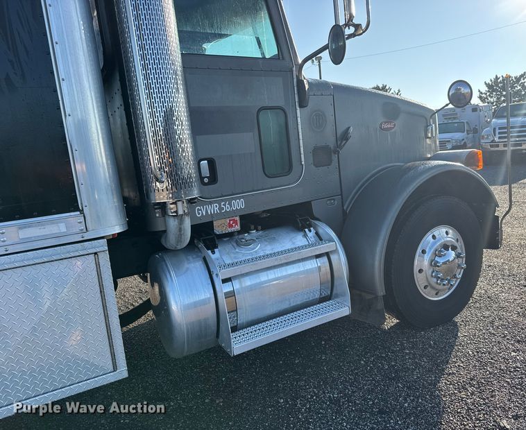 image for item EM8255 2005 Peterbilt 357 fuel / lube truck