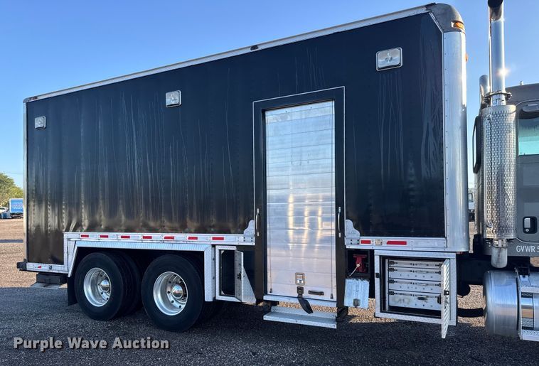 image for item EM8255 2005 Peterbilt 357 fuel / lube truck