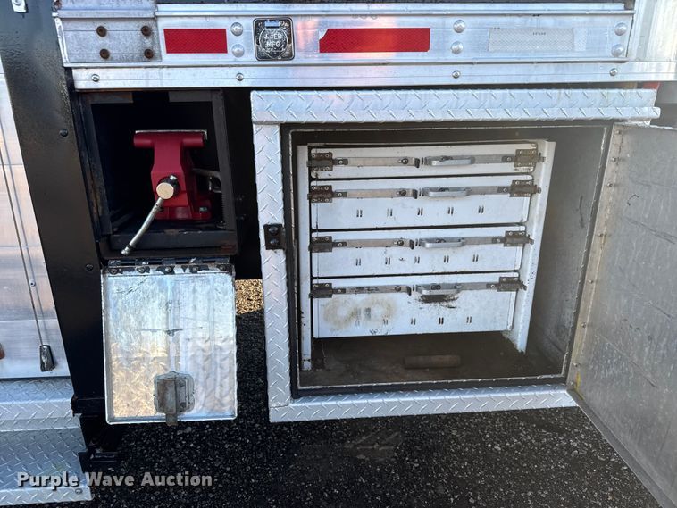 image for item EM8255 2005 Peterbilt 357 fuel / lube truck