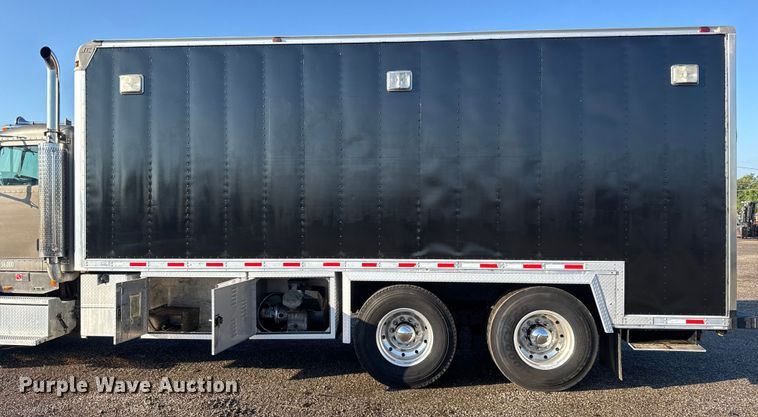 image for item EM8255 2005 Peterbilt 357 fuel / lube truck